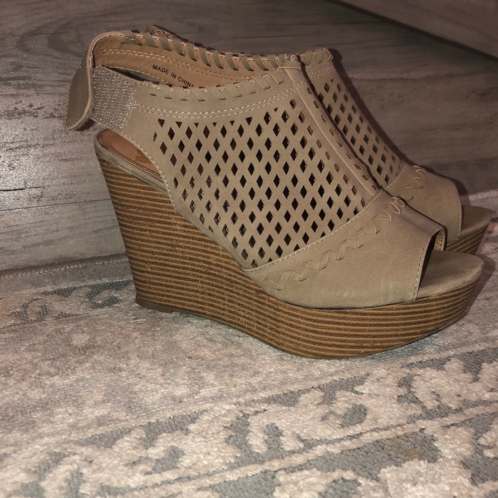 Report  perforated wedges size 7